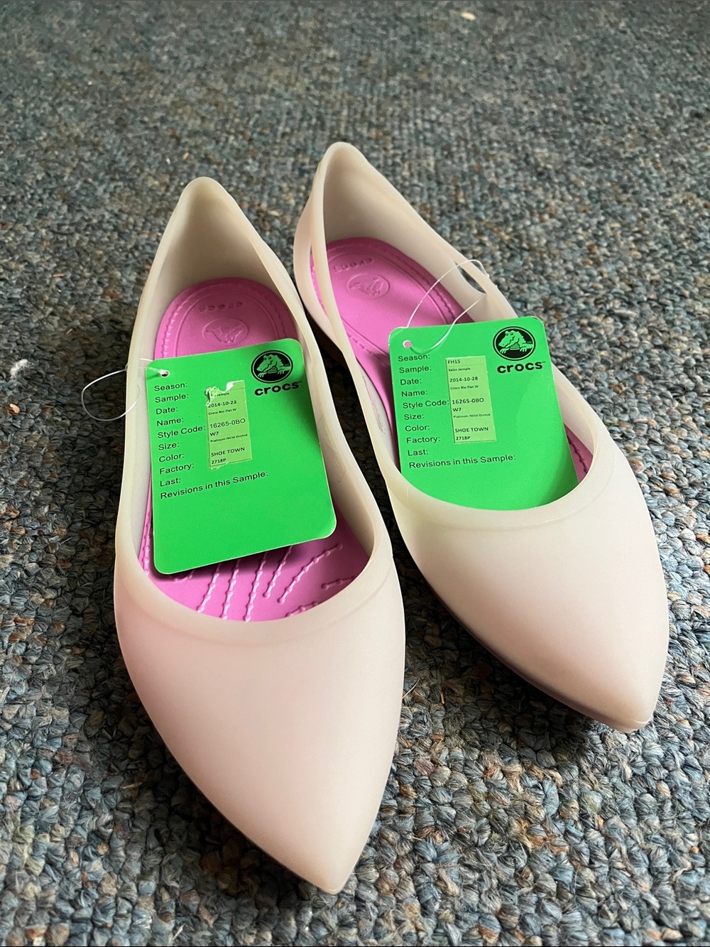 CROCS Pointed Ballet Flats in Platinum/wild orchid Insole